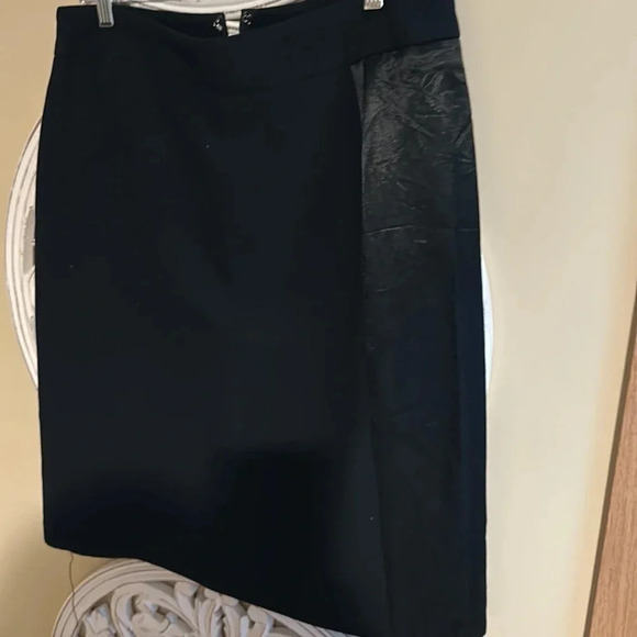 Gap Navy pencil skirt - Picture 2 of 8